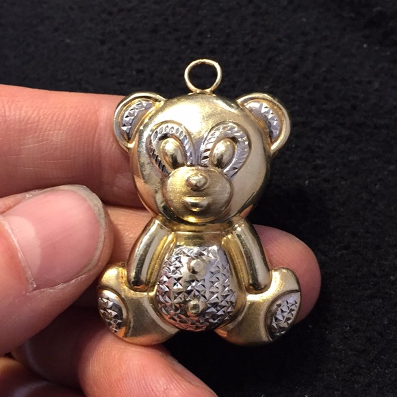 Jewelry - 🌟SALE🌟💕🌟10k 2-toned ‘teddy bear’ pendant